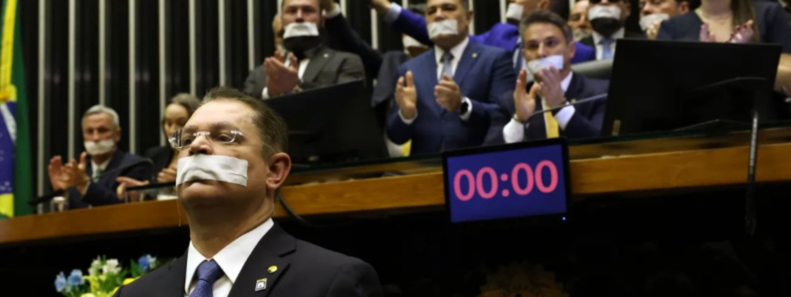 Deputados federais fazem motim na Casa após prisão domiciliar de Jair Bolsonaro