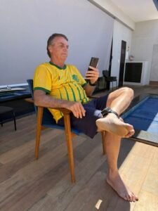 Chances de reversão de prisão domiciliar de Bolsonaro são mínimas, dizem advogados