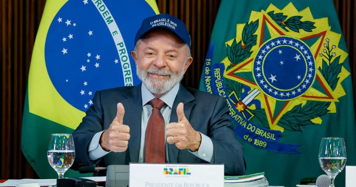 ‘Já devia ter sido expulso da Câmara’, diz Lula sobre Eduardo Bolsonaro