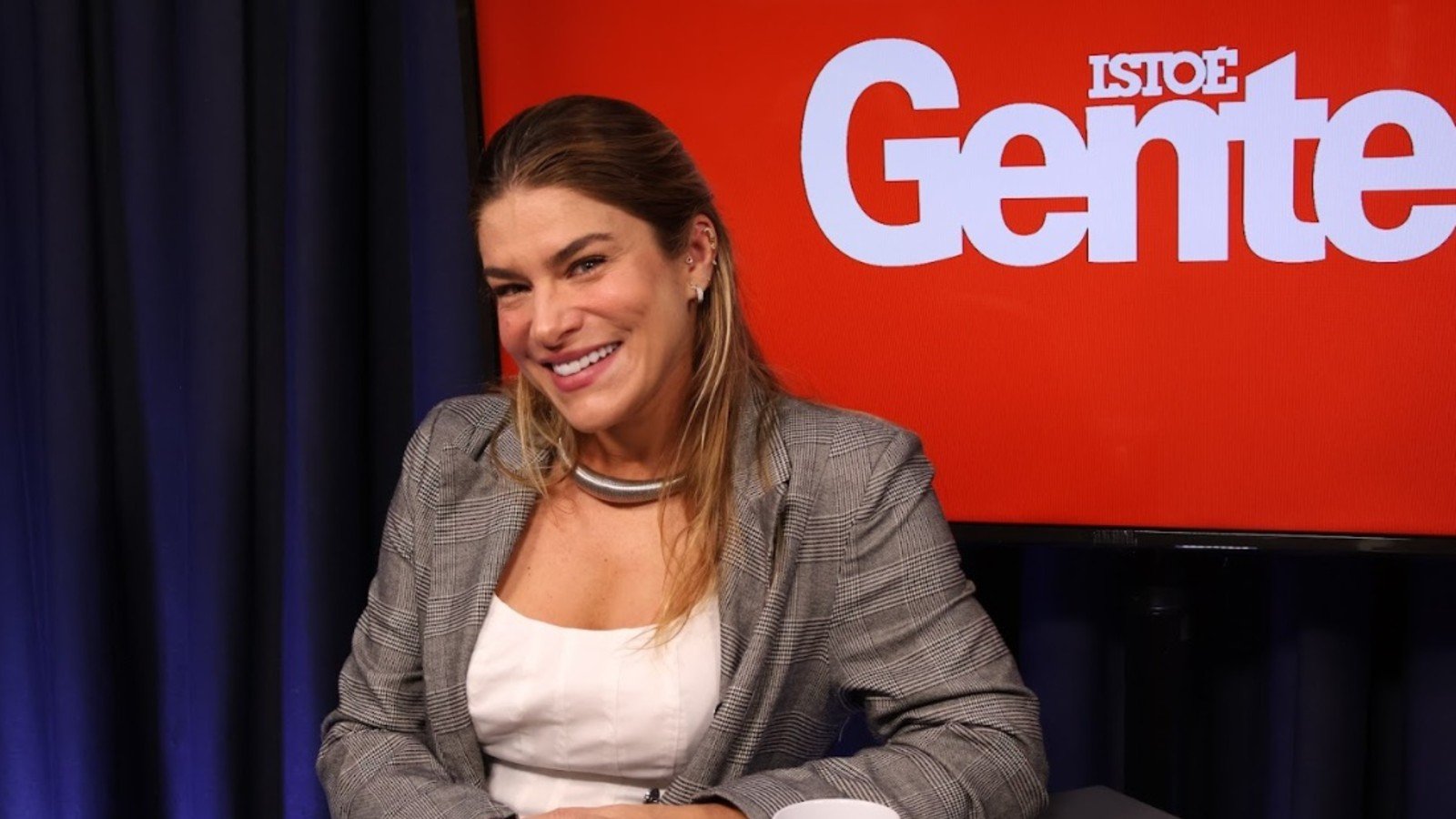 ‘Engordei 20 kg e não me reconhecia’, diz Priscila Fantin ao relatar climatério