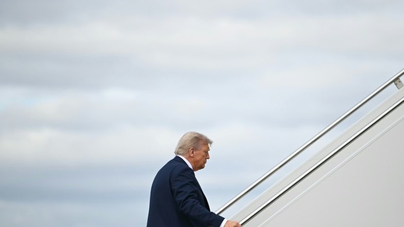 Trump quer acabar com voto por correio nos EUA