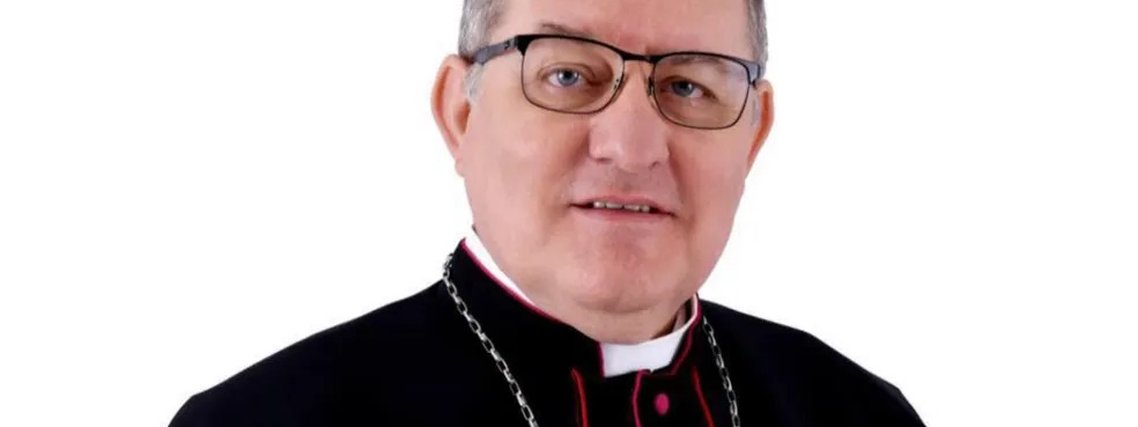 Bispo; comunismo