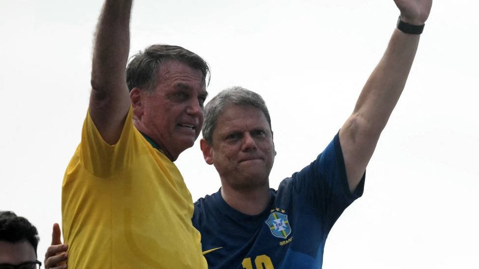 O que explica o aumento da rejeição a Tarcísio de Freitas?