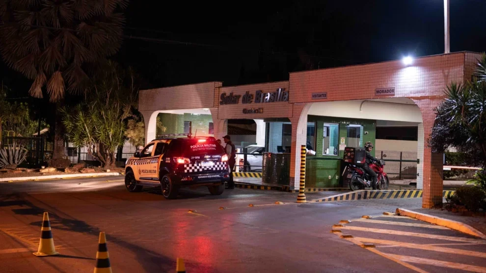PlatôBR: Com a polícia na porta, Bolsonaro aguarda decisão sobre prisão preventiva