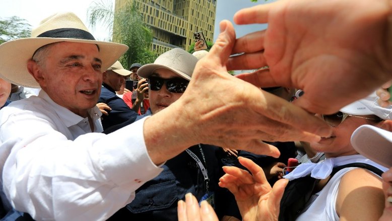 Justiça da Colômbia nega pedido do ex-presidente Uribe para recorrer de sua condenação em liberdade