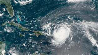 Furacão Erin ameaça voltar a se intensificar ao se aproximar das Bahamas