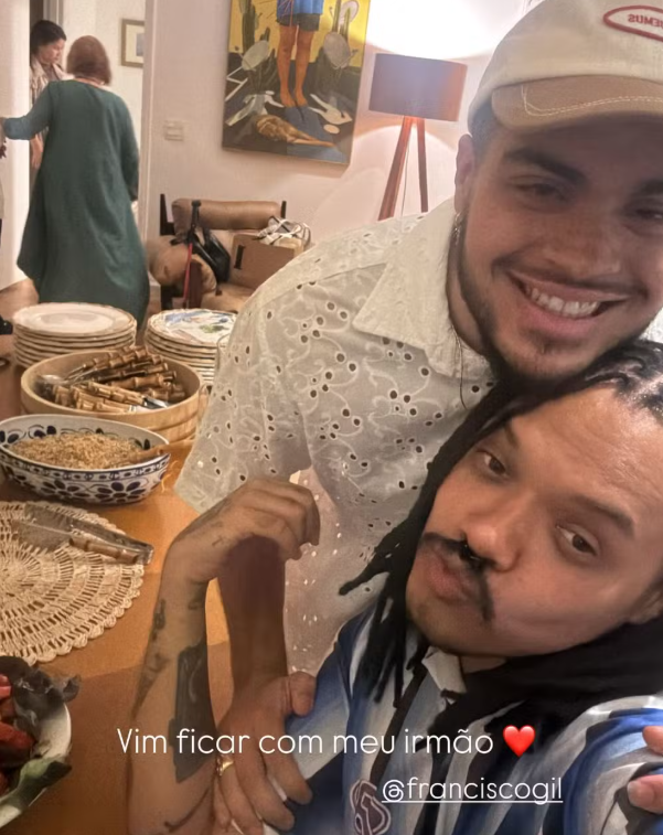 Preta Gil: amigos fazem jantar de comemoração ao aniversário da cantora