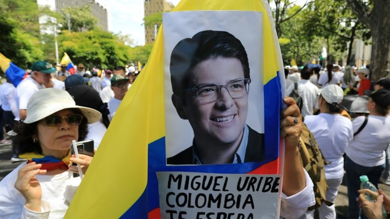 Morre Miguel Uribe, pré-candidato à Presidência da Colômbia baleado há dois meses