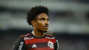 Ex-Flamengo, Vitinho chega ao Corinthians em pacote de reforço pedido por Dorival