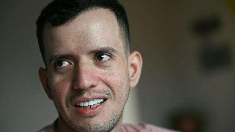 A história de amor de um imigrante venezuelano interrompida na prisão de Bukele