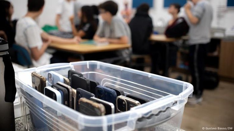 [Coluna] O que pensam os alunos sobre a lei do celular nas escolas