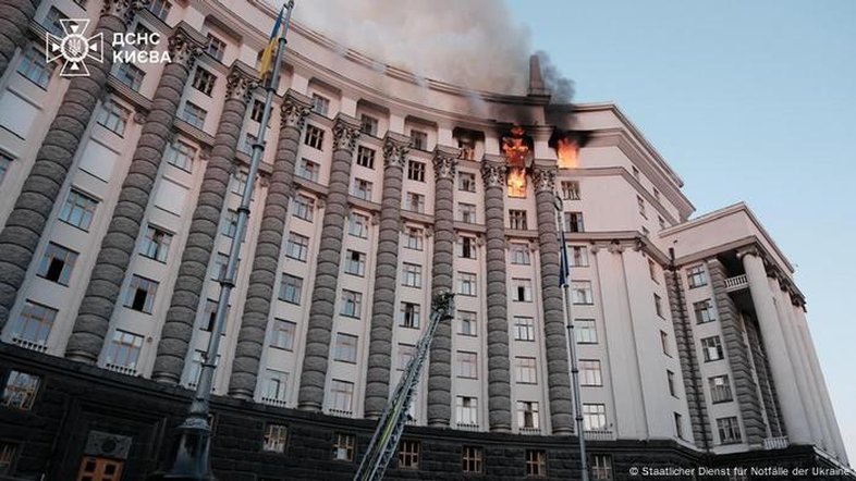Maior ataque aéreo à Ucrânia atinge sede do governo em Kiev