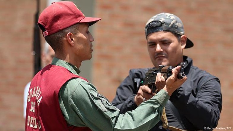 As milícias recrutadas por Maduro para enfrentar os EUA