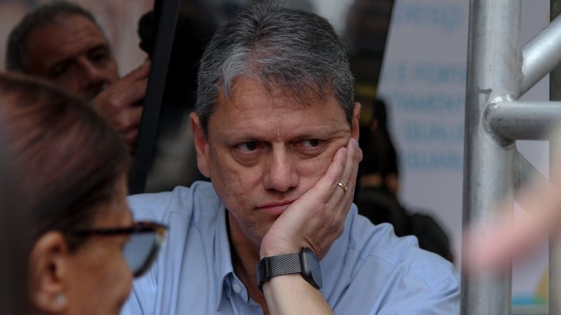 O governador e São Paulo, Tarcísio de Freitas, na inauguração das Estações de Tratamento de Esgoto (ETES) Cabuçú e Fortaleza, na cidade de Guarulhos, na Grande São Paulo, nesta quinta-feira, 25 de setembro.
