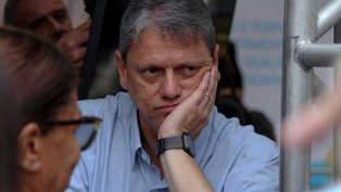 O governador e São Paulo, Tarcísio de Freitas, na inauguração das Estações de Tratamento de Esgoto (ETES) Cabuçú e Fortaleza, na cidade de Guarulhos, na Grande São Paulo, nesta quinta-feira, 25 de setembro.