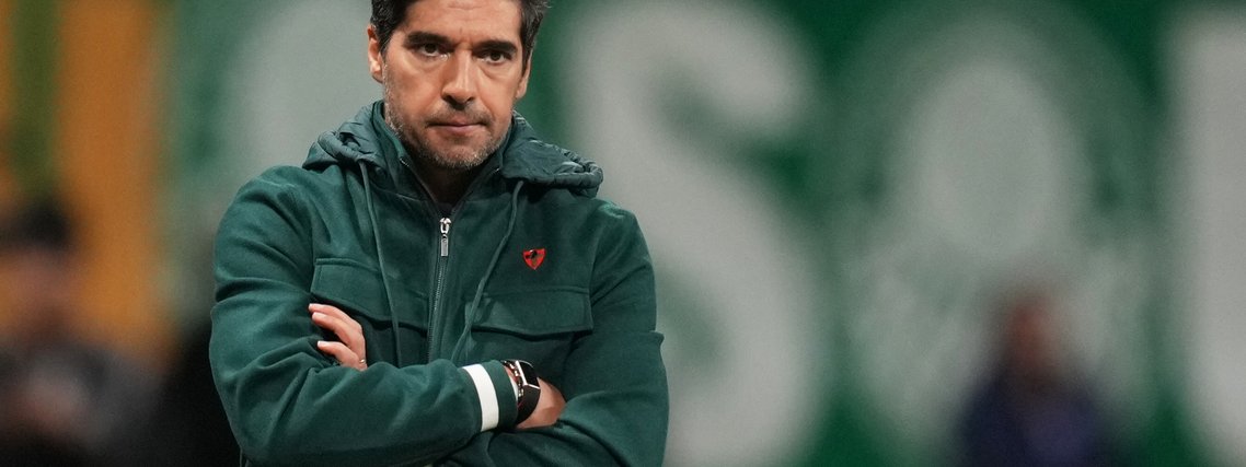 Abel Ferreira no banco de reservas no duelo do Palmeiras contra o River Plate, válido pela Libertadores 2025