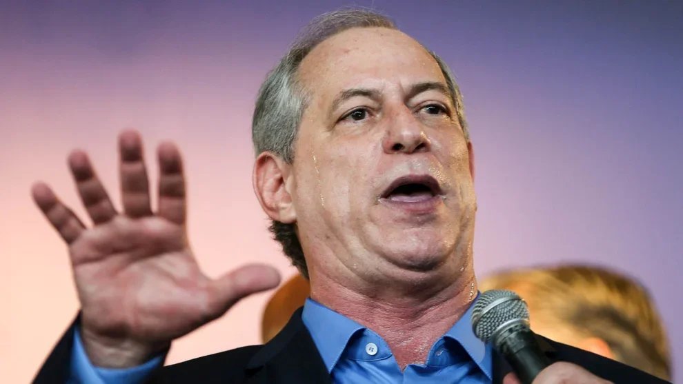 Ciro Gomes se filia ao PDT para concorrer ao governo do Ceará