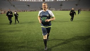 Tarcísio de Freitas (Republicanos) em partida com prefeitos