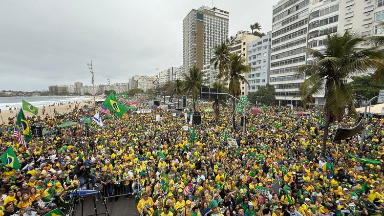 Bolsonaristas se reúnem para 7 de Setembro em Copacabana (RJ)
