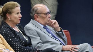 Gilmar Mendes, ministro do STF, acompanha julgamento da trama golpista no plenário da Primeira Turma