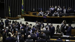 Sessão plenária da Câmara dos Deputados e debate o "Programa Mais Especialistas" do Governo Federal. Foto: TON MOLINA/FOTOARENA/ESTADÃO CONTEÚDO FTA20250924195 - 24/09/2025 - 18:21