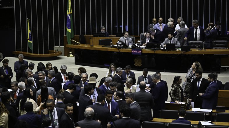 Sessão plenária da Câmara dos Deputados e debate o "Programa Mais Especialistas" do Governo Federal. Foto: TON MOLINA/FOTOARENA/ESTADÃO CONTEÚDO FTA20250924195 - 24/09/2025 - 18:21