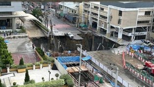 Cratera abre em rua de Bangkok e força moradores a evacuarem
