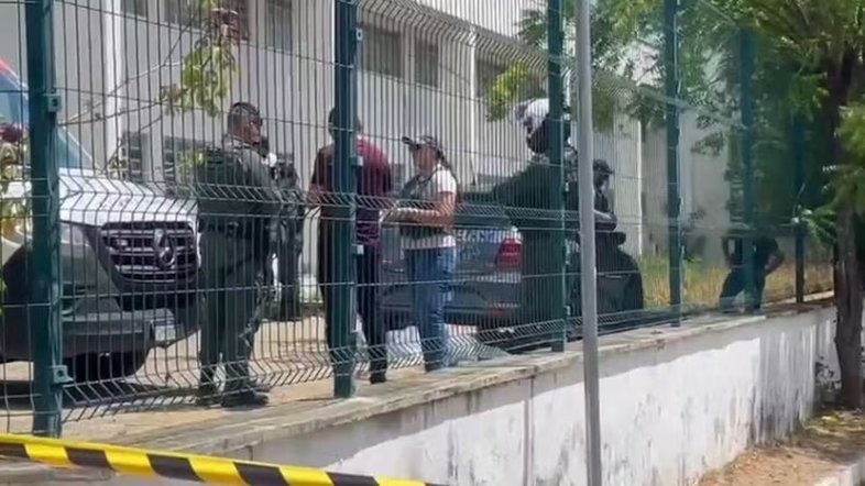 Polícia apreende drogas e balança com vítima de ataque em escola no Ceará