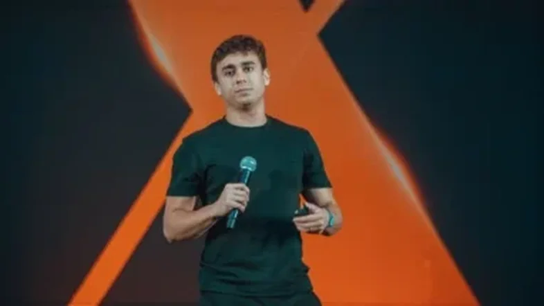 A versão coach de Nikolas Ferreira em palestra no interior de SP