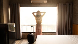 Imagem de hóspede em hotel para a coluna de Flavia Vitorino