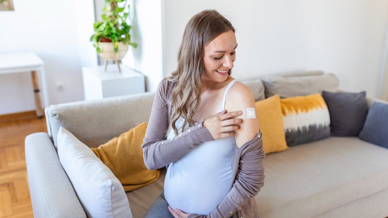 Mulher grávida após ter sido vacinada