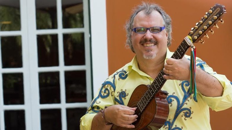 O violeiro mineiro Chico Lobo