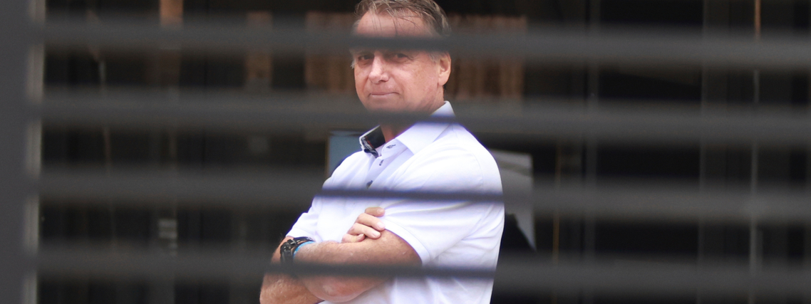 Bolsonaro pede para deixar prisão domiciliar para procedimento médico