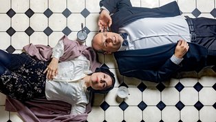 Sônia Serebryakova e Andrey Prozorov em cena da peça 'Afterplay'