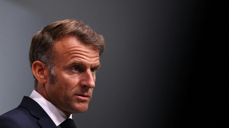 Macron recorre à esquerda para tentar sobreviver à crise política na França