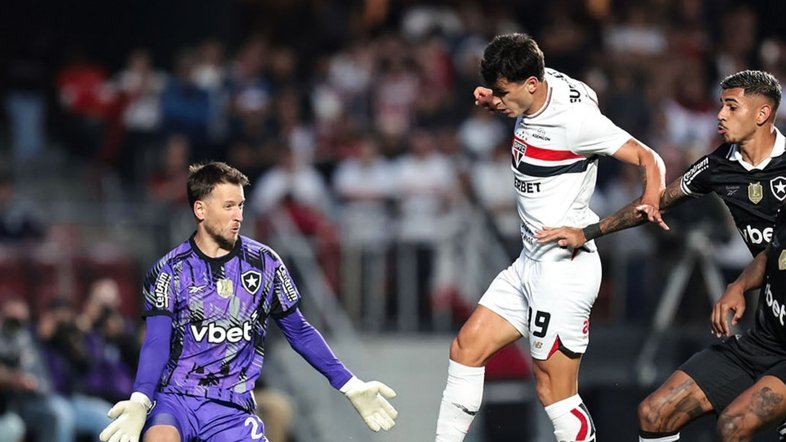 São Paulo bate Botafogo e mantém embalo dentro de campo