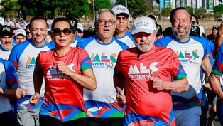 'Não tem motociata, tem caminhada de educadores', diz Lula em evento do MEC