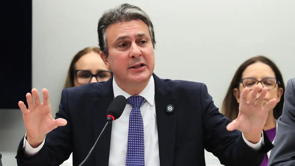Camilo Santana: em entrevista, ministro da Educação pressionou Haddad a topar candidatura