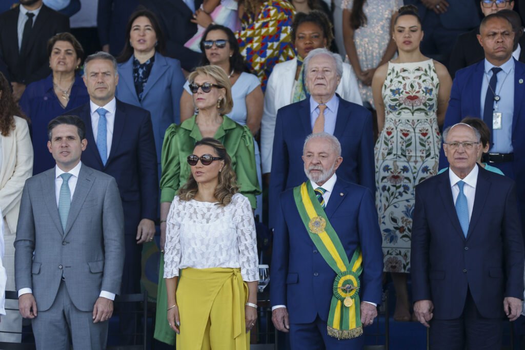 Desfile de 7 de Setembro reúne Lula, ministros e tem ausências do STF 2 O presidente Luiz Inácio Lula da Silva (PT) participa do desfile do Dia da Independência