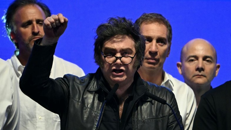 Milei promete que 'Argentina vai mudar' após eleições de domingo