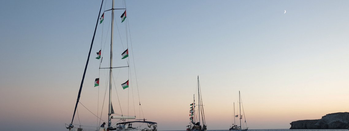Flotilha com ajuda a Gaza diz que foi interceptada por militares
