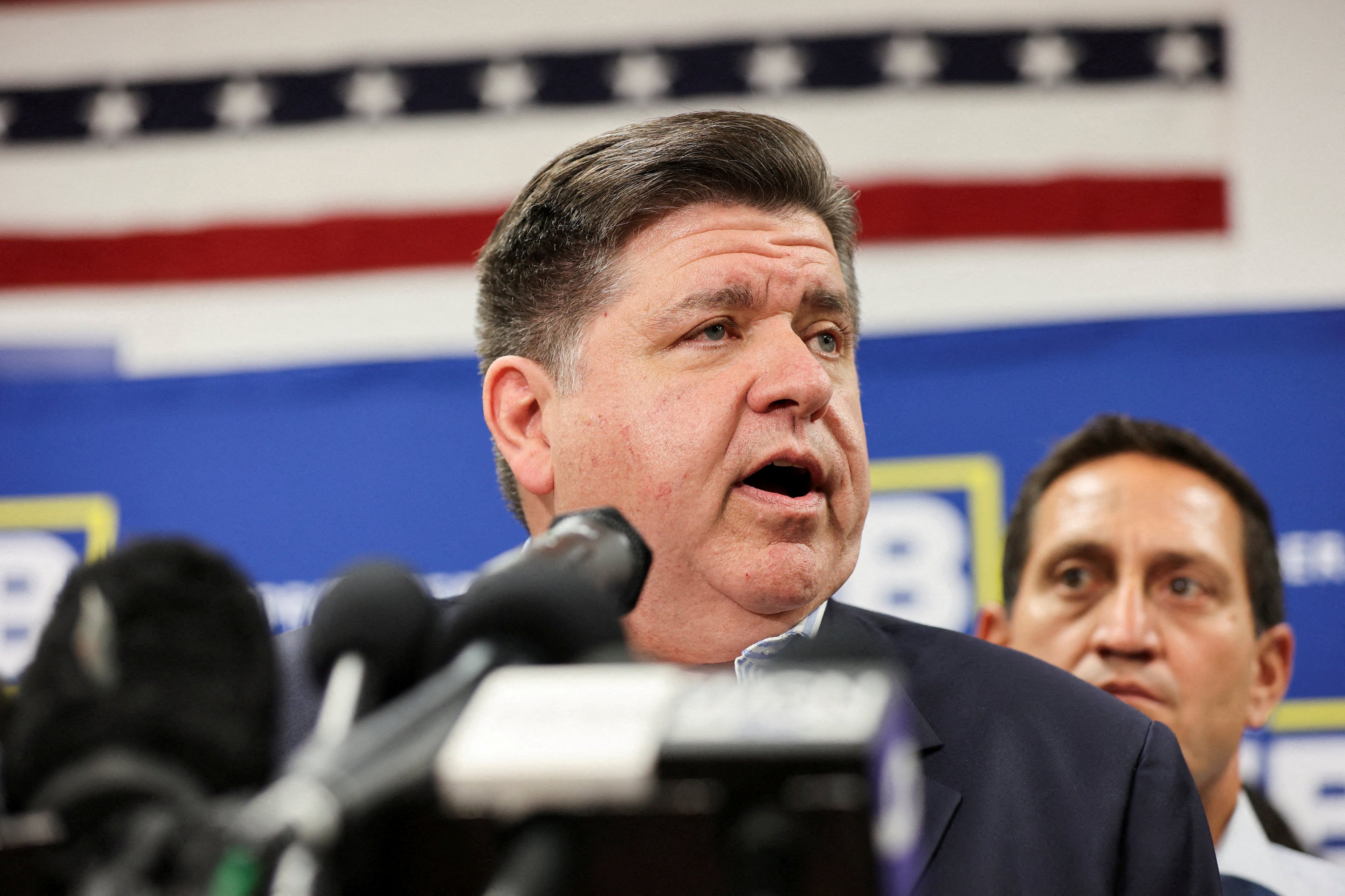 O governador de Illinois, J.B. Pritzker