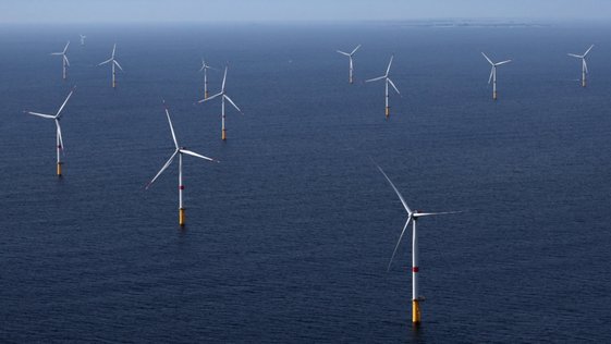 Parque eólico de Saint-Nazaire na costa da França
