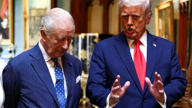 Diretor de museu renuncia após negar a Trump espada para presentear Charles III