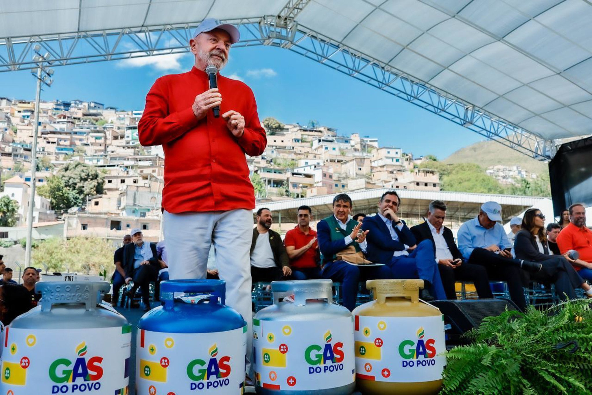 Lula e Tarcísio impulsionam programas e pautas sociais para emplacar eleições de 2026 4 Lula