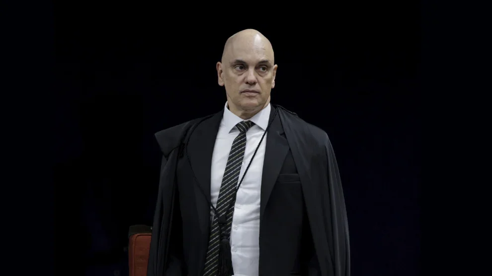 PlatôBR: como duas decisões de Moraes alcançam Carlos e Eduardo Bolsonaro