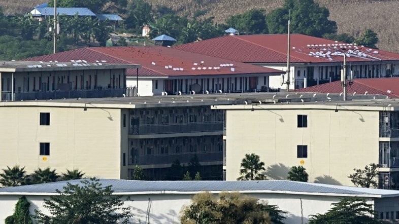 Centros de fraude cibernética se espalham em Mianmar com internet via satélite de Musk