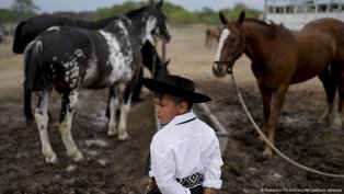 Indígenas criticam apropriação cultural em adornos gaúchos