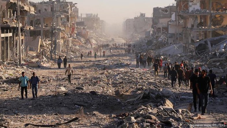 Cessar-fogo entra em vigor na Faixa de Gaza, e milhares de palestinos começam a voltar para casa