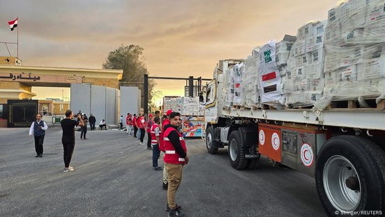 Ajuda começa a chegar a Gaza após garantia de liberação de reféns